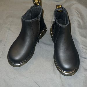 BRAND NEW (no box) TODDLER LEATHER CHELSEA BOOTS  BLACK SIZE 9 for BOYS OR GIRLS